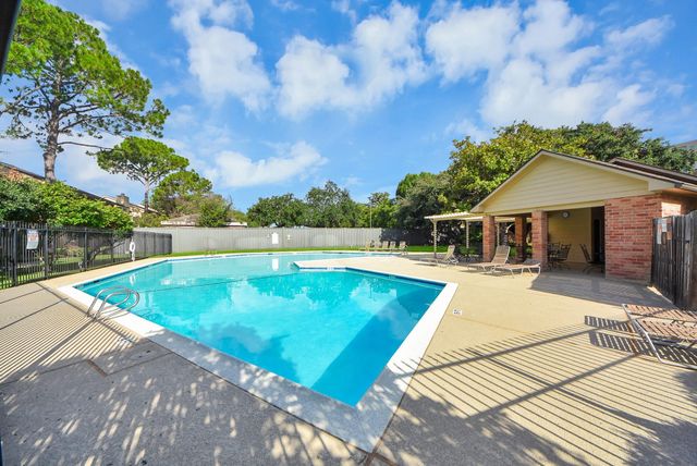 1022 Memorial Village Dr Drive, Houston, TX 77024
