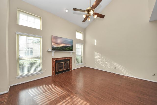 1022 Memorial Village Dr Drive, Houston, TX 77024