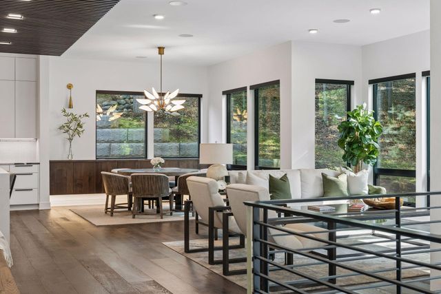 6701 Cheyenne Trail, Edina, MN 55439