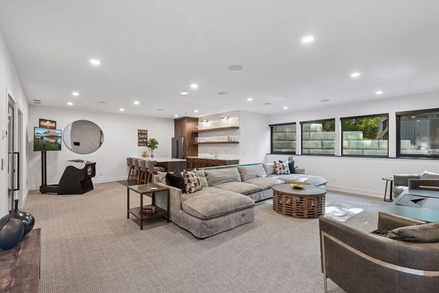6701 Cheyenne Trail, Edina, MN 55439