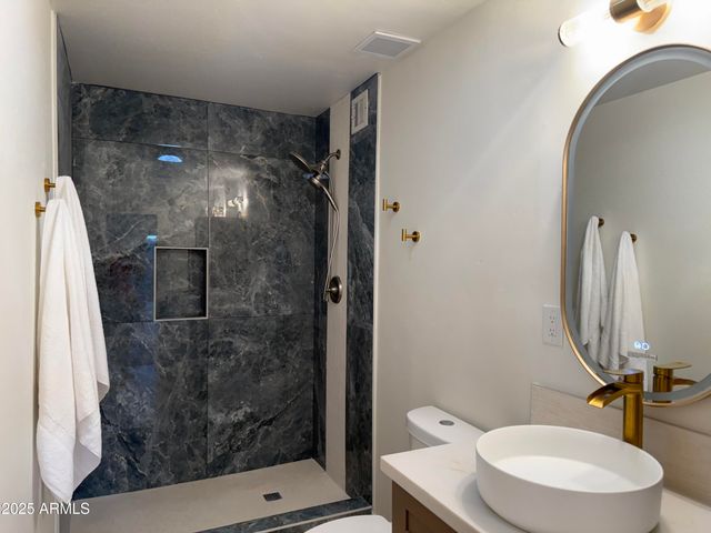 1718 E GAYLON Drive, Tempe, AZ 85282