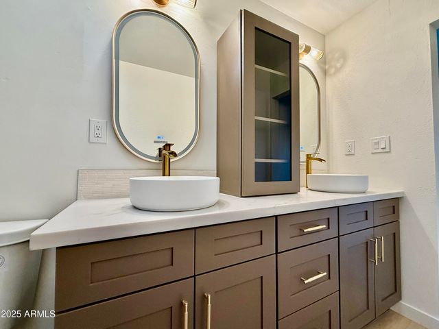 1718 E GAYLON Drive, Tempe, AZ 85282