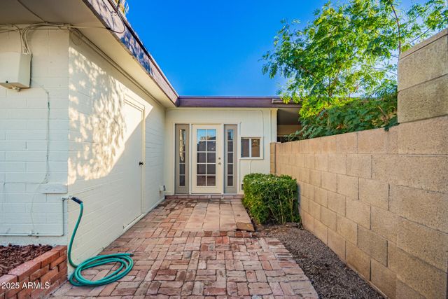 1718 E GAYLON Drive, Tempe, AZ 85282