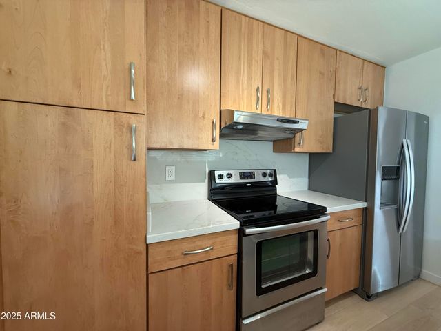 1718 E GAYLON Drive, Tempe, AZ 85282