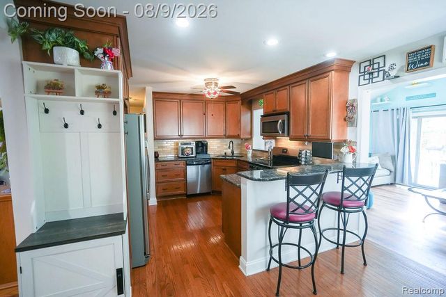 25058 Montebello Drive, Woodhaven, MI 48183