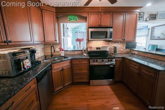 25058 Montebello Drive, Woodhaven, MI 48183