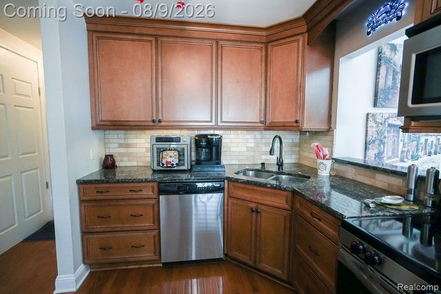 25058 Montebello Drive, Woodhaven, MI 48183