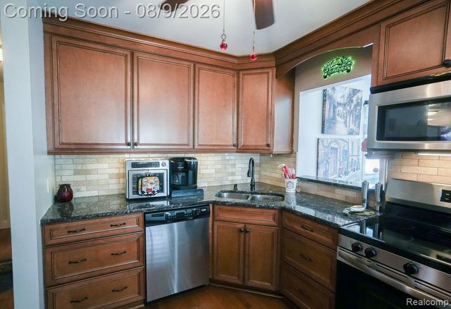25058 Montebello Drive, Woodhaven, MI 48183