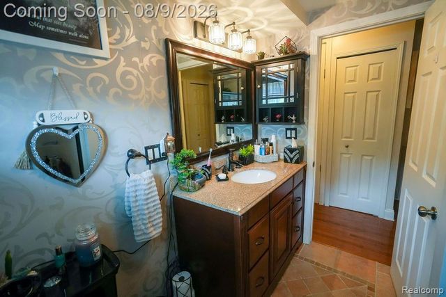 25058 Montebello Drive, Woodhaven, MI 48183