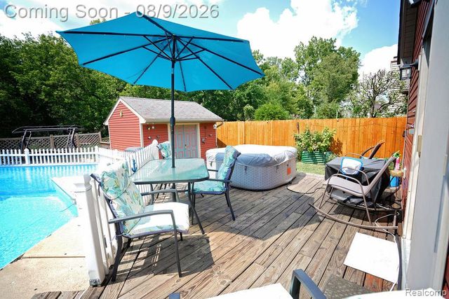 25058 Montebello Drive, Woodhaven, MI 48183