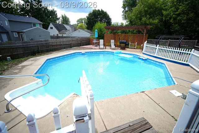 25058 Montebello Drive, Woodhaven, MI 48183
