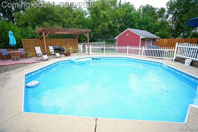 25058 Montebello Drive, Woodhaven, MI 48183