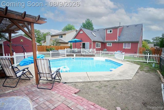 25058 Montebello Drive, Woodhaven, MI 48183