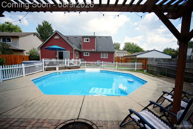 25058 Montebello Drive, Woodhaven, MI 48183