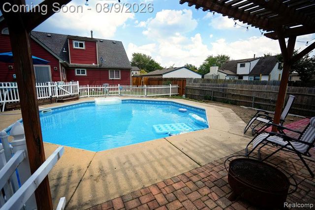 25058 Montebello Drive, Woodhaven, MI 48183
