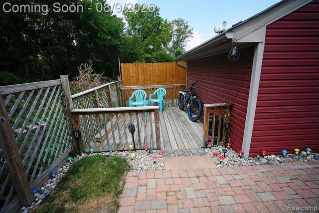 25058 Montebello Drive, Woodhaven, MI 48183
