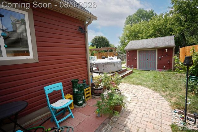 25058 Montebello Drive, Woodhaven, MI 48183