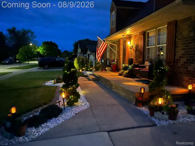 25058 Montebello Drive, Woodhaven, MI 48183