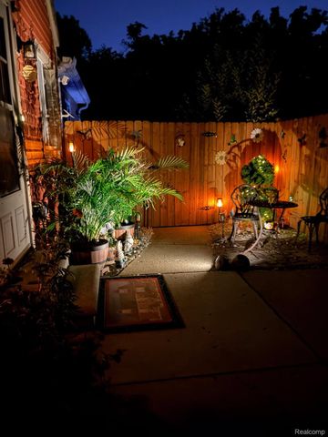 25058 Montebello Drive, Woodhaven, MI 48183