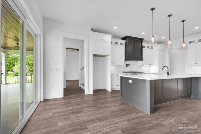7687 N Shores Dr, Navarre, FL 32566