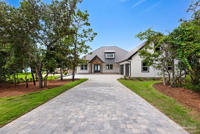 7687 N Shores Dr, Navarre, FL 32566