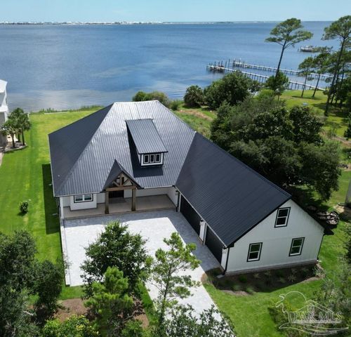 7687 N Shores Dr, Navarre, FL 32566
