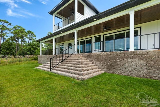 7687 N Shores Dr, Navarre, FL 32566