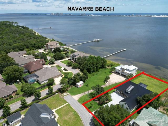 7687 N Shores Dr, Navarre, FL 32566