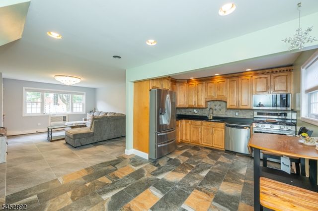 1247 Valley Rd A, Wayne Twp., NJ 07470