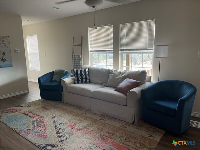 207 Oakwood Loop, San Marcos, TX 78666