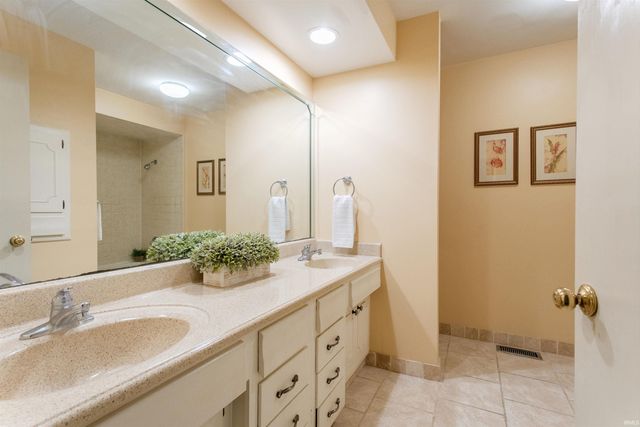 12 Caranza Drive, Evansville, IN 47710
