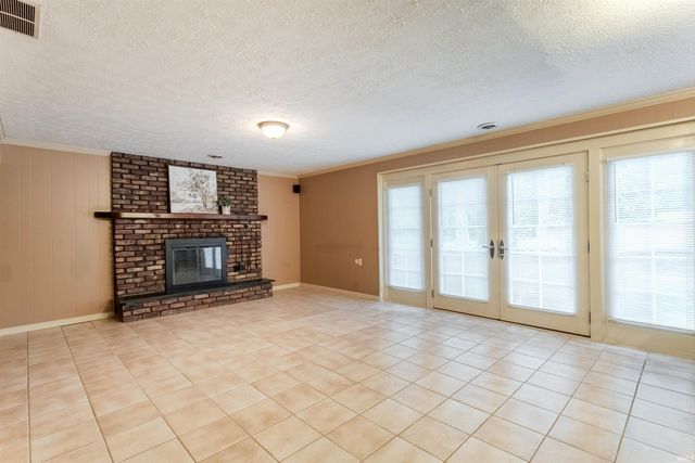 12 Caranza Drive, Evansville, IN 47710