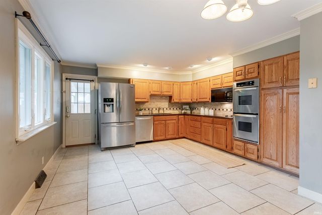12 Caranza Drive, Evansville, IN 47710