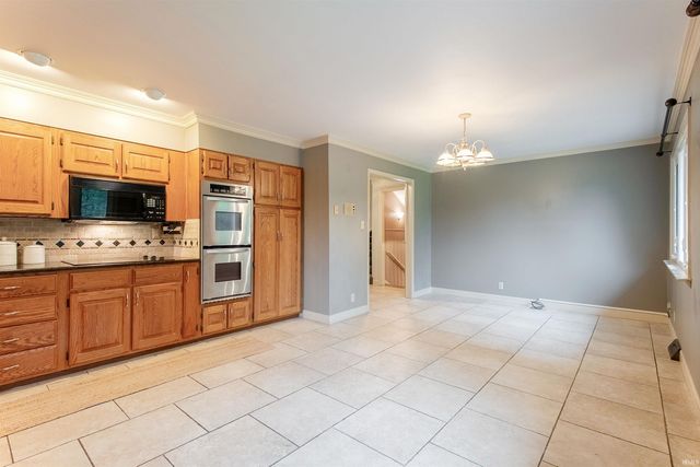 12 Caranza Drive, Evansville, IN 47710