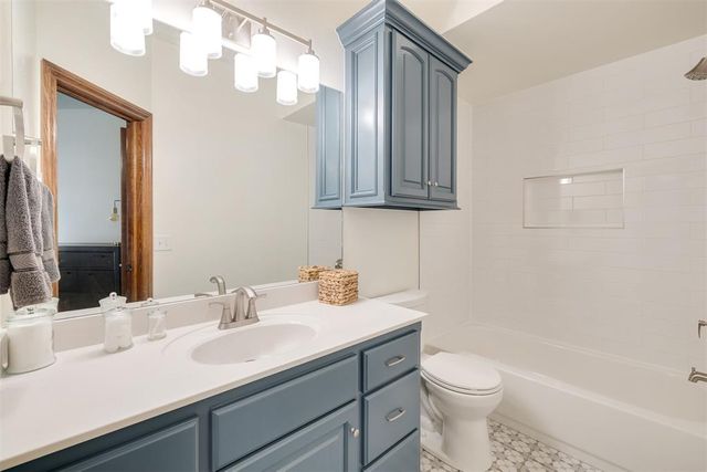 3812 Creek Bank Drive, Edmond, OK 73003