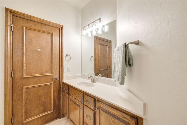 3812 Creek Bank Drive, Edmond, OK 73003