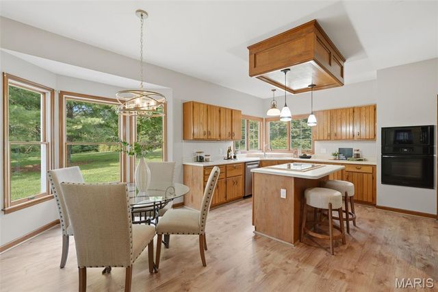17141 Chaise Ridge Road, Chesterfield, MO 63005