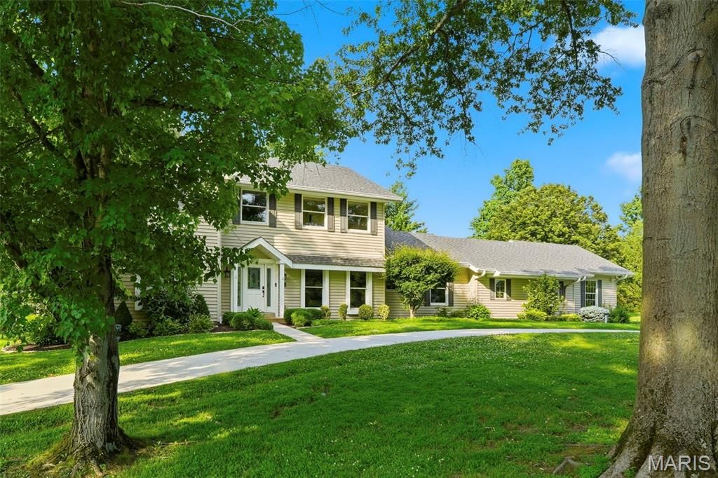 17141 Chaise Ridge Road, Chesterfield, MO 63005