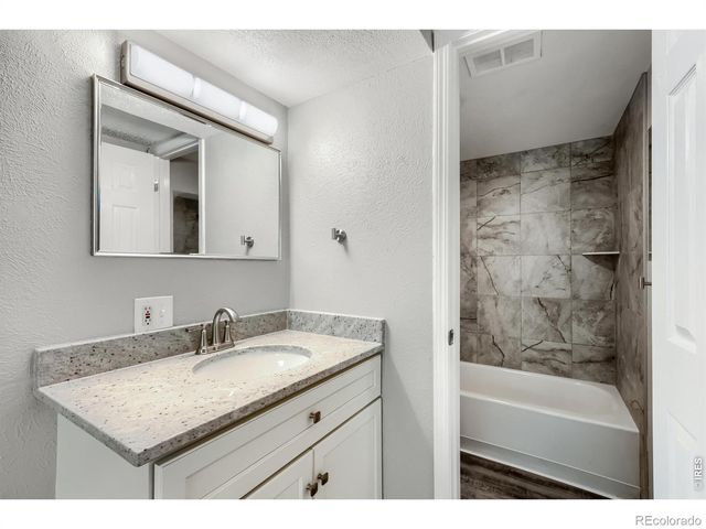 7395 E Eastman Avenue 203, Denver, CO 80231