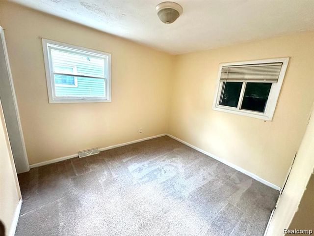 2119 Otis Avenue, Warren, MI 48091