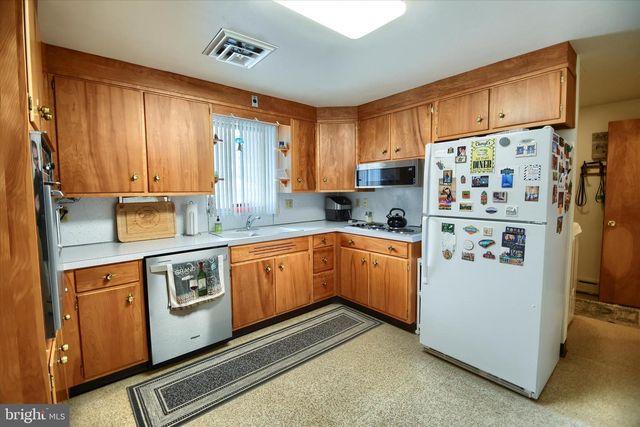 1101 CHURCH RD, East Greenville, PA 18041