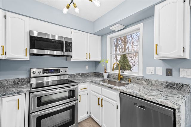 2 Riverwoods Court, East Providence, RI 02916