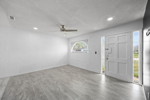 47 E Adams Drive, East St Louis, IL 62206