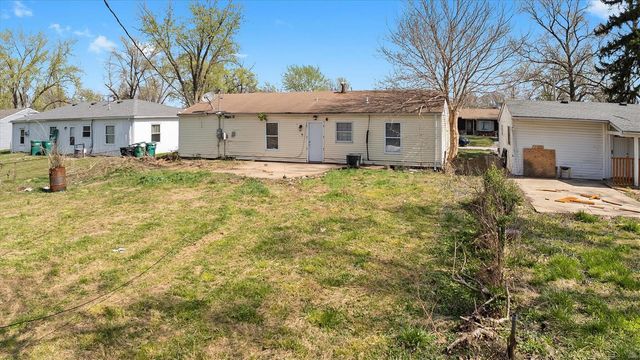 47 E Adams Drive, East St Louis, IL 62206