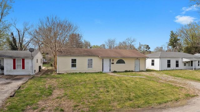 47 E Adams Drive, East St Louis, IL 62206