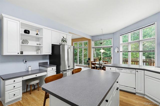 25890 Abbey Drive, Novi, MI 48374