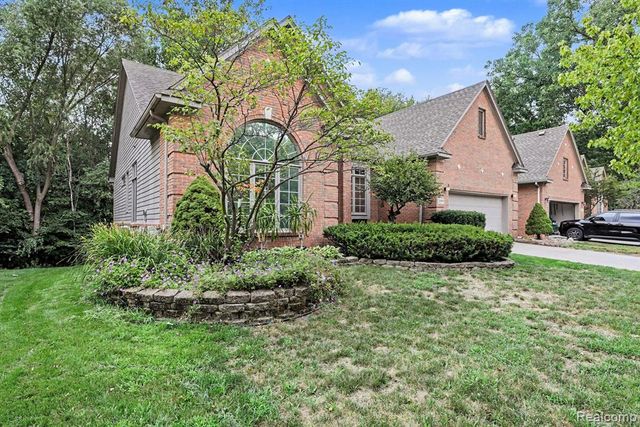 25890 Abbey Drive, Novi, MI 48374