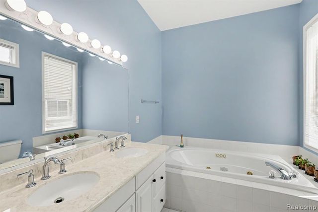 25890 Abbey Drive, Novi, MI 48374