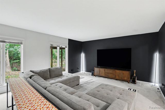 25890 Abbey Drive, Novi, MI 48374