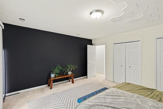 25890 Abbey Drive, Novi, MI 48374